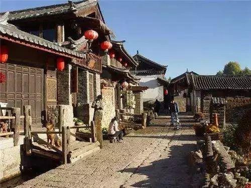车子开几分钟后 冷却液红灯报警 过会 又自己灭了？游戏画面
